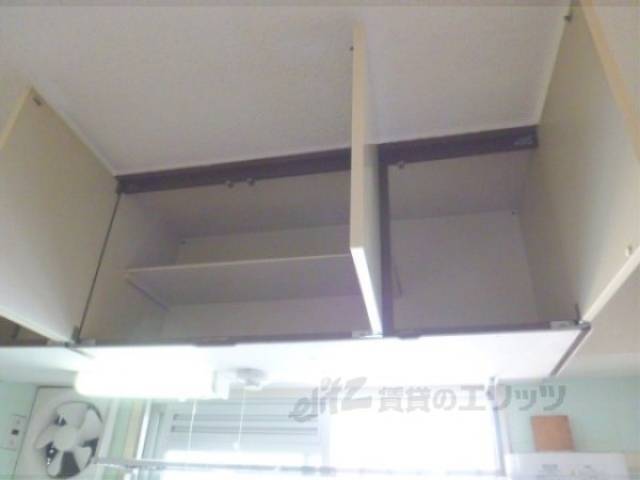 キッチン　上部収納