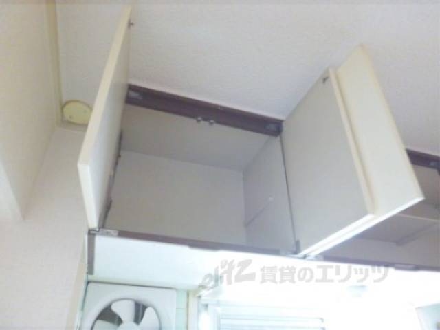 キッチン　上部収納