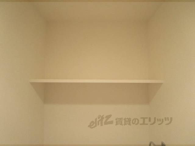 トイレ　上部物置