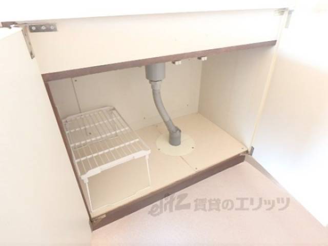 キッチン　下部収納　沢山収納できます