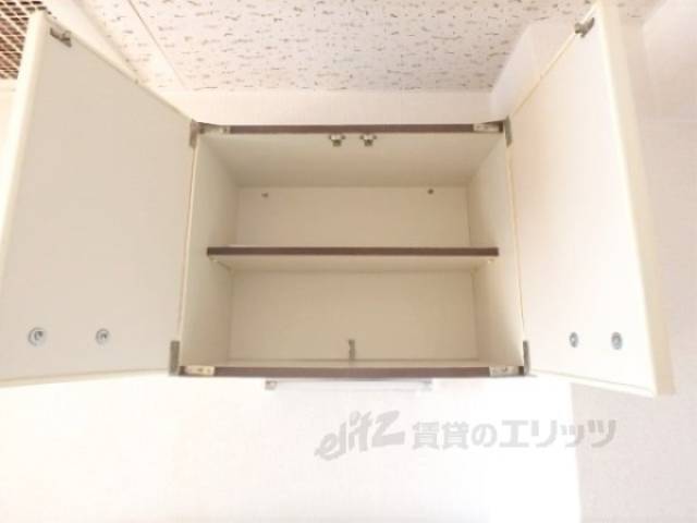 キッチン　上部収納　2段あり便利です