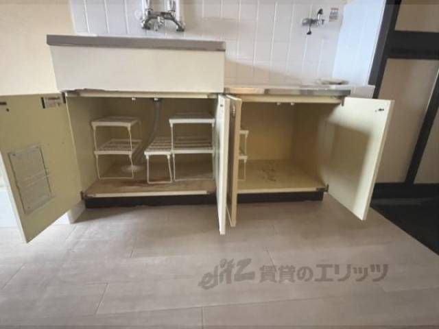 キッチン　収納下部