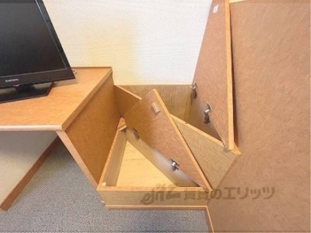 収納　階段下部収納