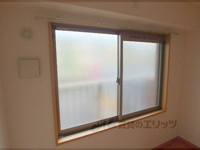 リビング　小窓