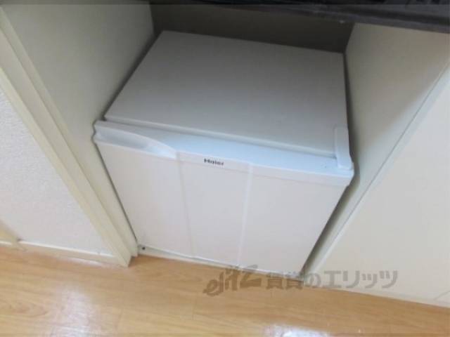 冷蔵庫置場　ミニ冷蔵庫ついています。