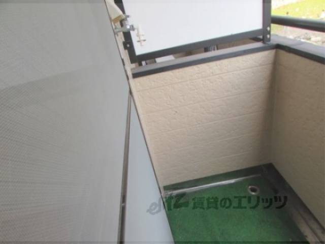 洗濯機置場　ベランダに設置可能です。