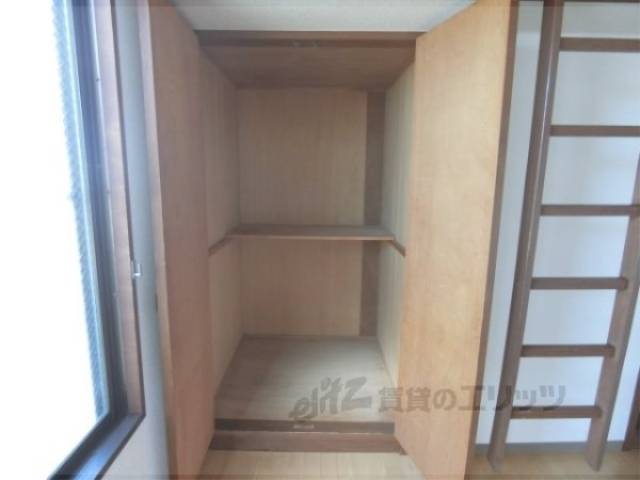 洋室　収納