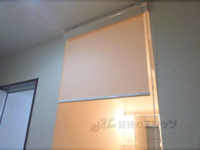 仕切り　脱衣所としても使えます。独立洗面台前