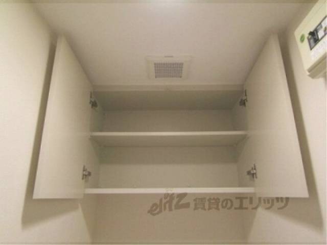 トイレ　上部収納