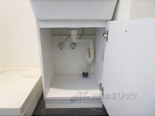 洗面所　洗面台下収納