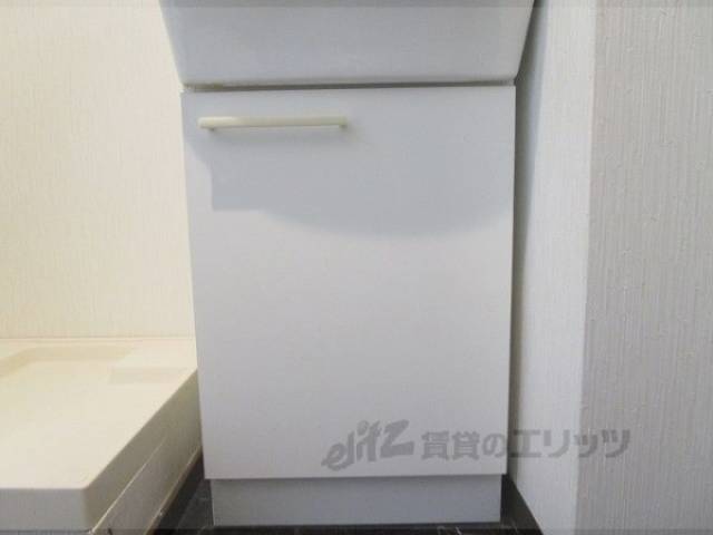 洗面所　洗面台下収納
