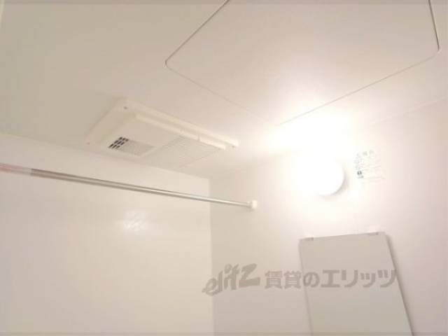 風呂　天井　カーテンを掛けることができますね
