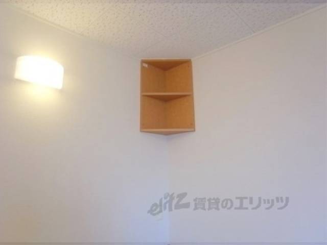 収納　こんなところにも収納棚が完備されています
