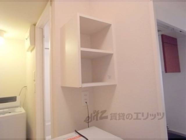 キッチン　上部収納　こんなところにも収納スぺースがあります。