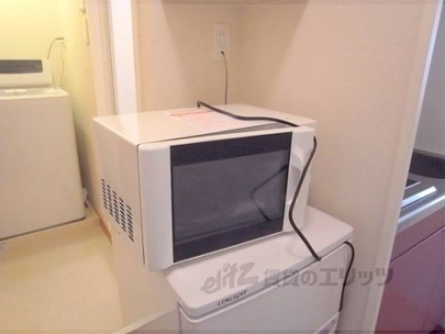 キッチン　電子レンジ　家電が完備されていてとてもうれしいですね