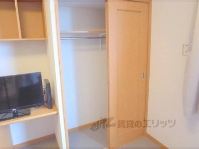 収納　ハンガー掛けがあって便利ですね。