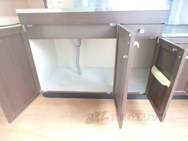 キッチン　下部収納　包丁入れがあります