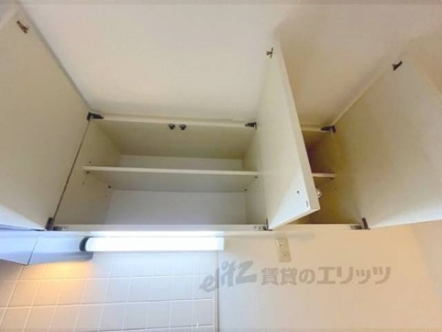 キッチン　上部収納