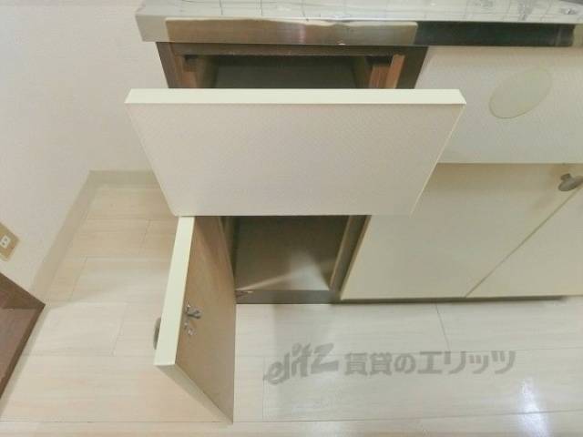 キッチン　下部収納