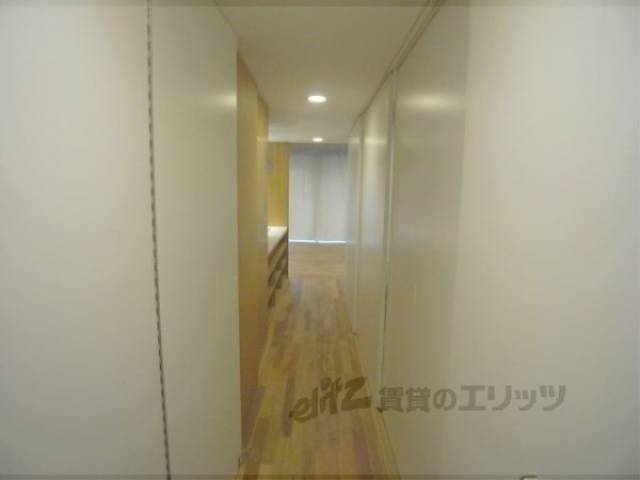 廊下　仕切り扉なし