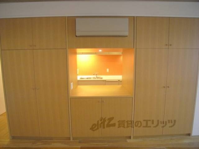 収納　中央上段エアコン
