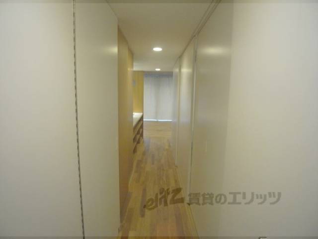 廊下　仕切り扉なし