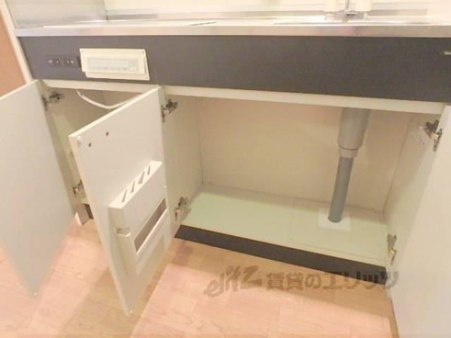 キッチン下部の収納