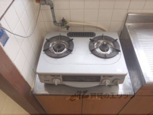 キッチン　２口コンロ設置してます。