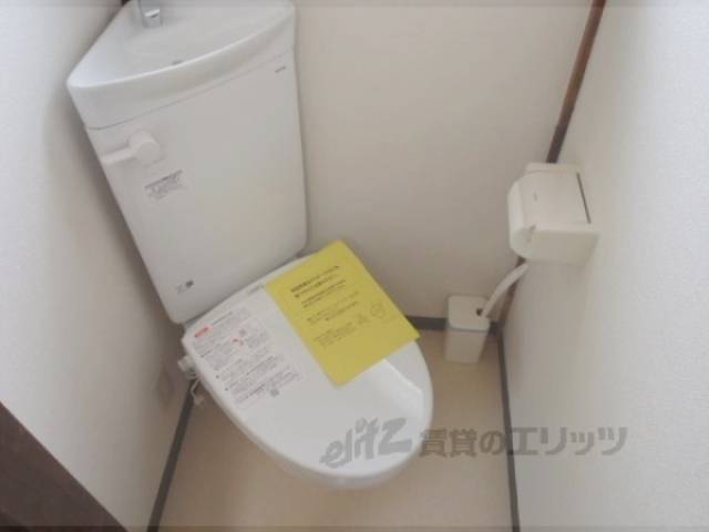 トイレ　新調仕立てです。