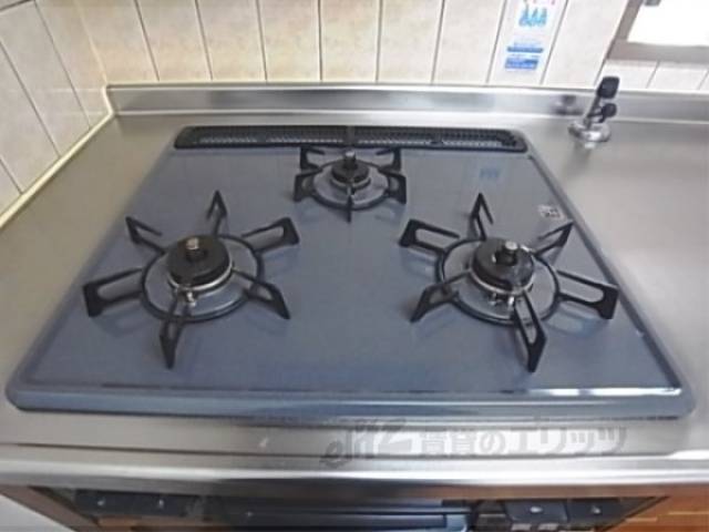 キッチン　3口コンロ