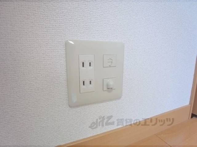 コンセント各種　洋室２カ所あります。