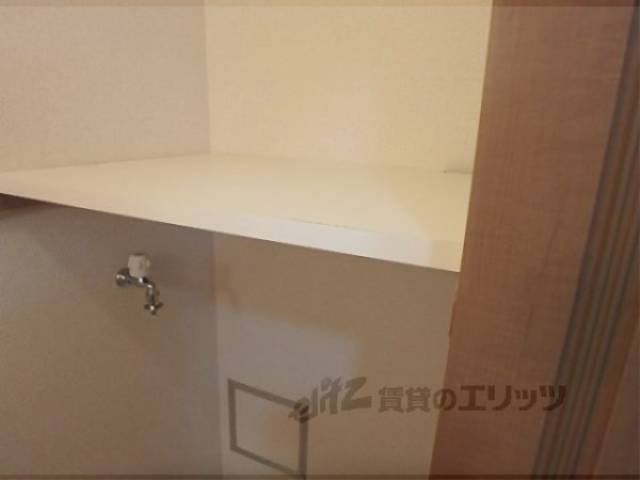洗濯機置場　収納棚