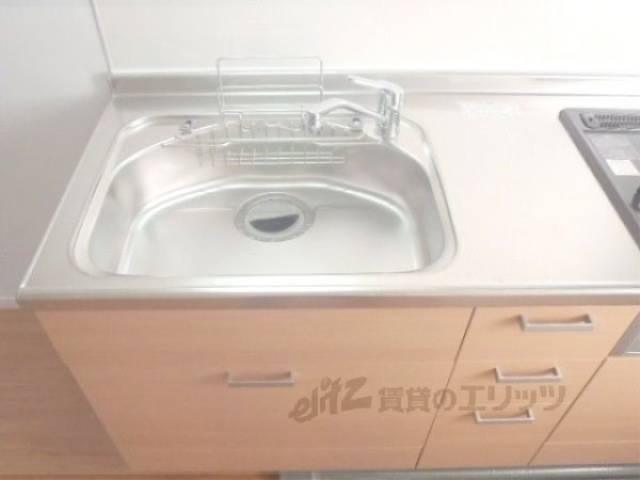 キッチン　3口コンロ備え付けです。