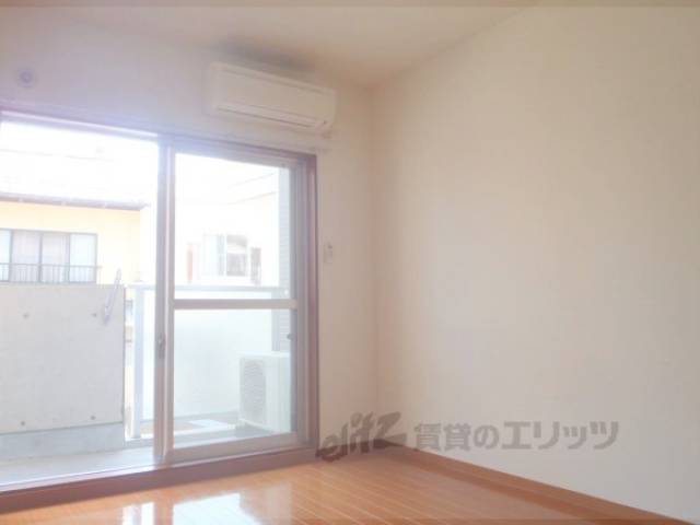 洋室　キッチン上部