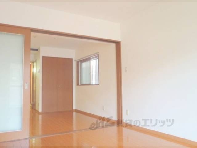 洋室　キッチンスペースと居室を分けられます