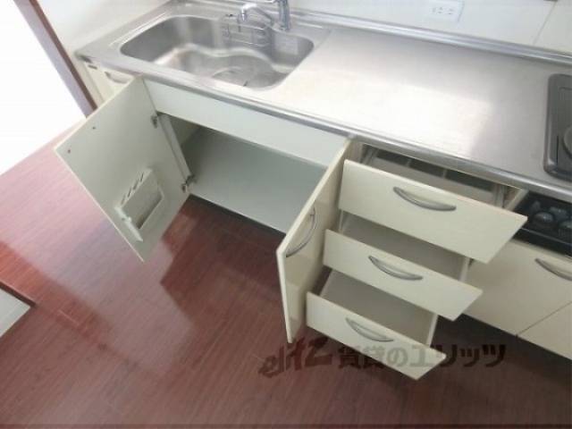 キッチン　ガス3口コンロ