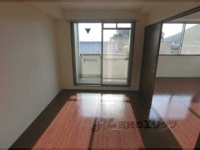 6.8帖洋室窓