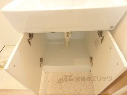 洗面所　下部収納