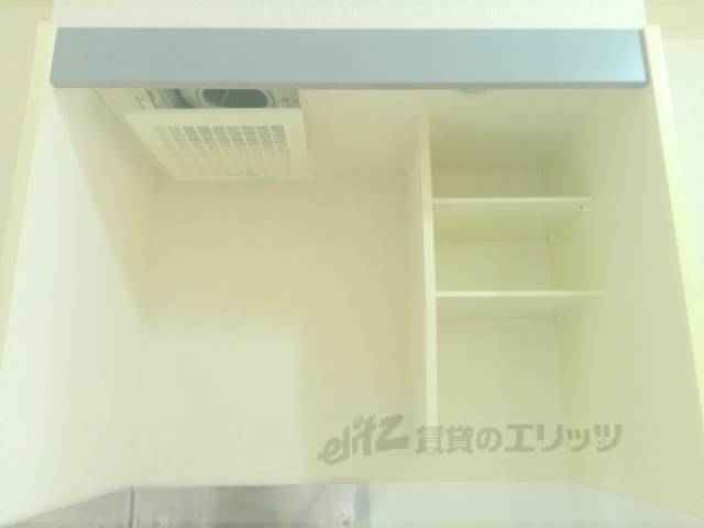キッチン　上部収納