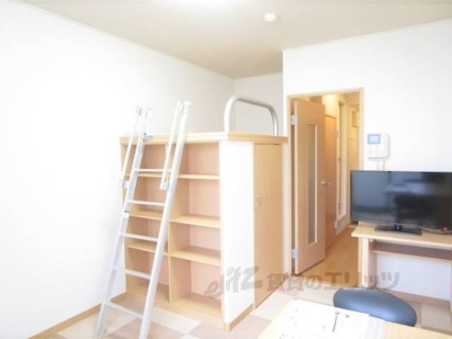 洋室　床はカーペット素材です