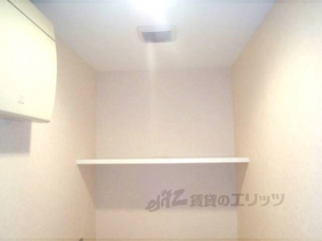 トイレ　トイレ上の棚です