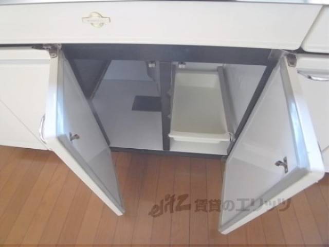 キッチン　シンク下に収納ありますよ