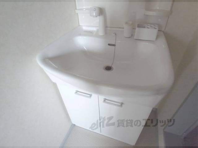 洗面所　洗面台ぴかぴかです