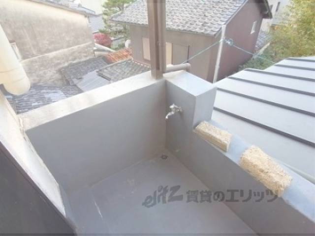洗濯機置場　ベランダに設置可能です