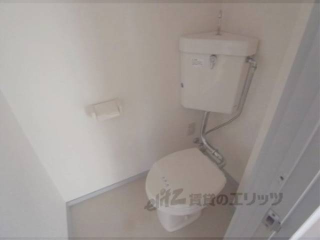 トイレ　トイレ広めです