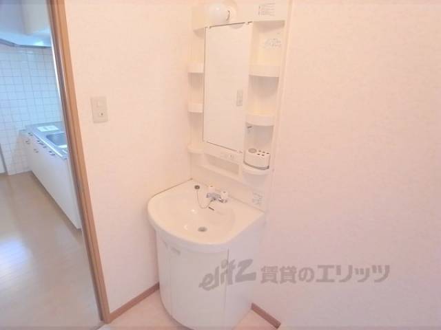 洗面所　独立洗面台もあります。