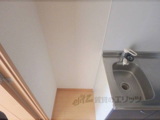 冷蔵庫置場　小窓