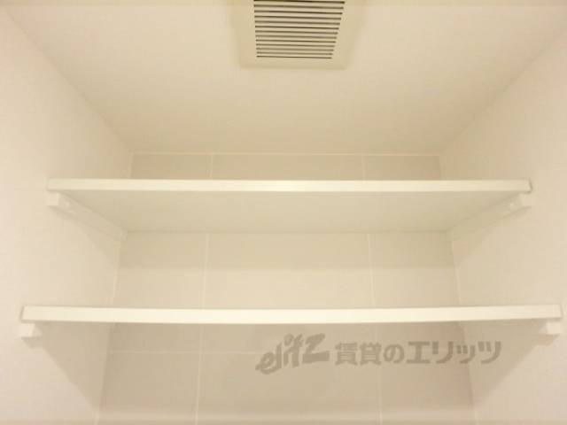 トイレ　上部棚