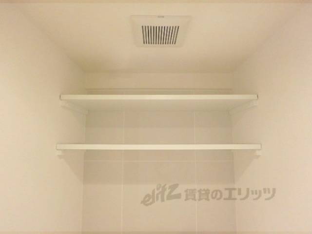 トイレ　上部収納