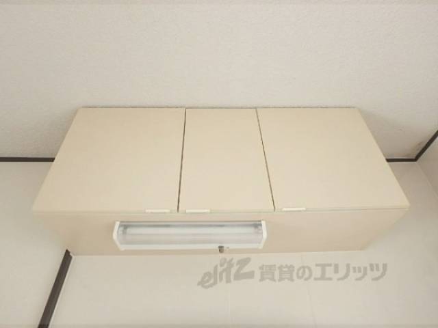 キッチン　上収納